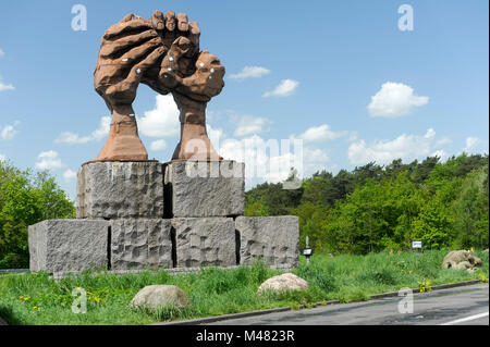 Wolbung Memorial sculpture die der Hande (la courbure de la main) à partir de 1995 par Jose Castell sur côté de l'Allemagne de l'ouest de l'ancienne RDA (Grenzubergangss Banque D'Images