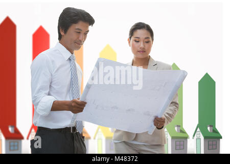 Image composite d'agent immobilier et l'acheteur plan Banque D'Images