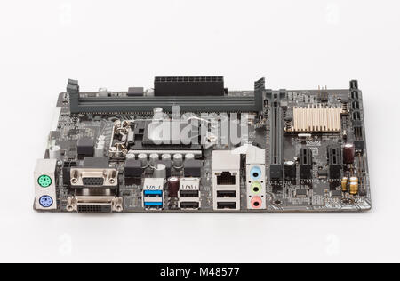 Ports de la carte mère, de l'informatique moderne, isolé sur fond blanc. Banque D'Images