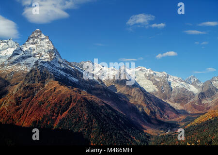 Paysage de montagnes de la région du Caucase en Russie Banque D'Images