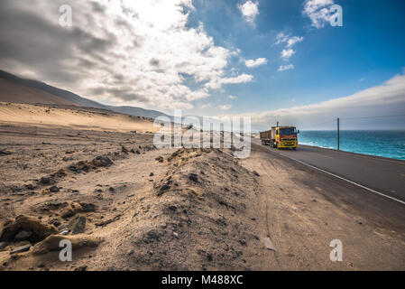 Panamericana road avec l'océan Pacifique sur la droite Banque D'Images