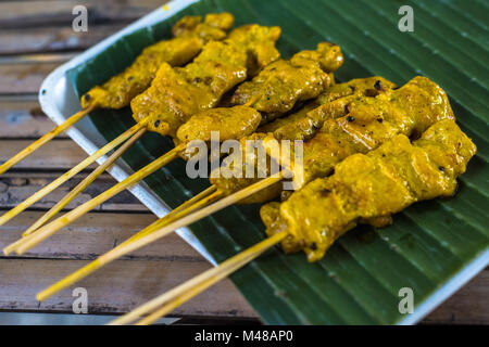 Gai Galae, brochettes de poulet, de l'alimentation de rue en Thaïlande Banque D'Images