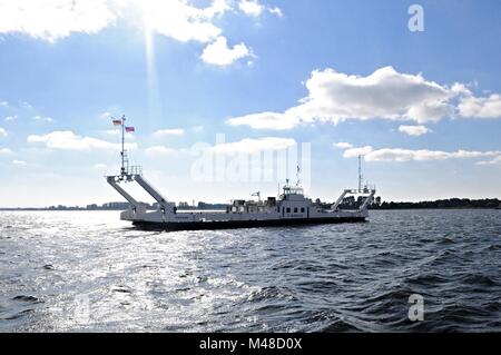 Ferries en passant le trafic des ferries à destination et en provenance de Rügen Allemagne Banque D'Images