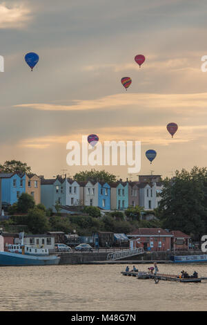 Ballons flottant sur le port de Bristol Banque D'Images