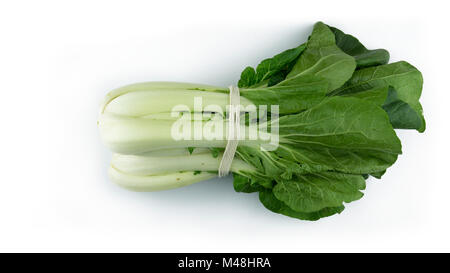 Le Bok Choy légume blanc isolé sur fond blanc Banque D'Images