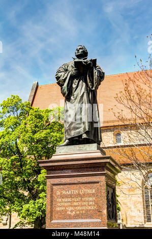 Martin Luther Memorial en face de l'Kaufmannskirche à Erfurt Banque D'Images