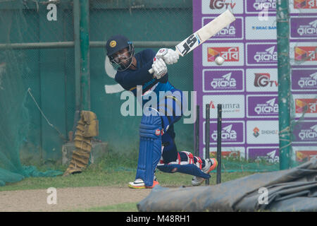 Dhaka, Bangladesh. Feb 14, 2018. Dinesh Chandimal capitaine Sri-lankais se préparer pour le premier match de cricket T20I contre le Bangladesh à Sher-e-Bangala cricket stadium Dhaka le 14 fév 2018 Crédit : Sameera Peiris/Pacific Press/Alamy Live News Banque D'Images