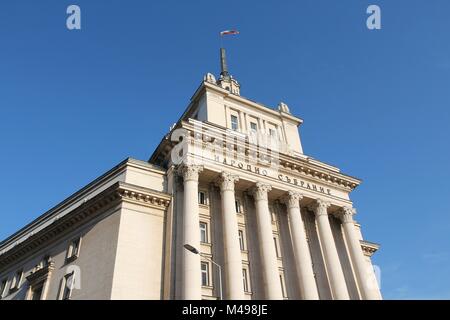 Sofia, Bulgarie - Largo bâtiment. Siège du Parlement bulgare monocaméral (Assemblée Nationale de Bulgarie). Exemple de l'Arkien classicisme socialiste Banque D'Images