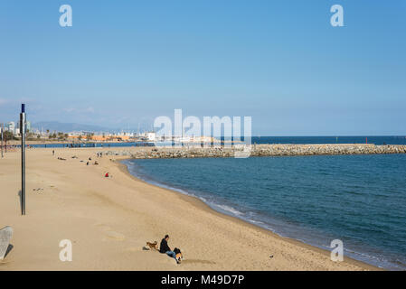 Plage, dans le quartier de Barceloneta de Barcelone Banque D'Images