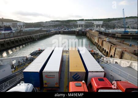 L'approche du port de Douvres ferry Norfolkline Banque D'Images