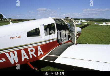 Moteur unique Piper Warrior III light aircraft à Cowes sur l'île de Wight en Angleterre, 2007 Banque D'Images