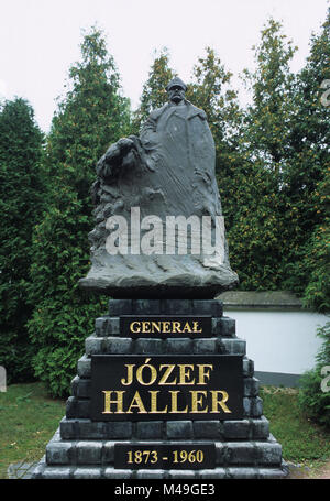 Cimetière de guerre polonais en Ossow, près de Varsovie en Pologne. Memorial et statue du général Józef Haller, un des chefs militaires polonais dans la bataille de Varsovie 1920 Banque D'Images