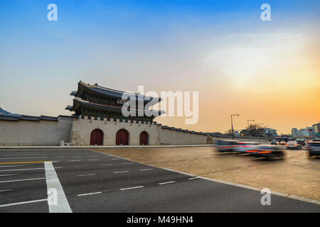 Porte Gwanghwamun quand sunrise, Séoul, Corée du Sud Banque D'Images