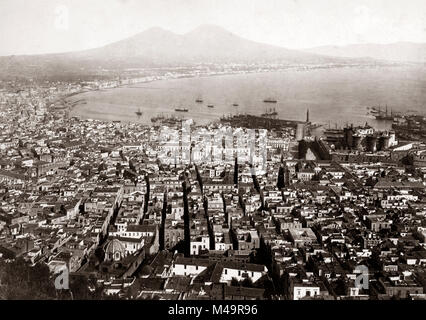 C.1880 s Italie Ville de Naples, le Vésuve et la Méditerranée Banque D'Images