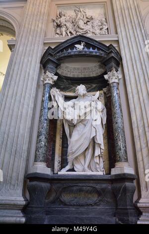 La statue de Saint Barthélémy par le gros dans le Archbasilica St.Jean de Latran, San Giovanni in Laterano, à Rome Banque D'Images