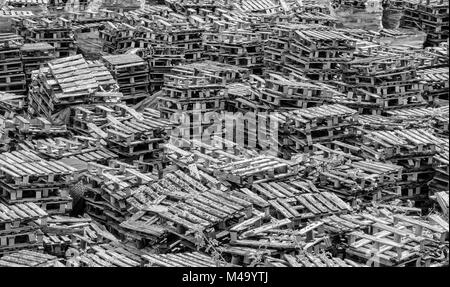 Pile au rebut de palettes en bois Banque D'Images