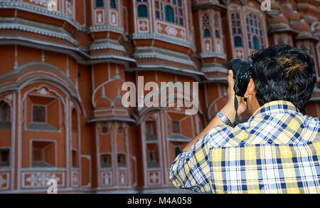 Photographier l'architecture d'Hawa Mahal Banque D'Images