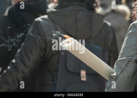 Les rites de la Semaine Sainte à Tarente sont des événements qui ont lieu dans la ville à partir de dimanche des Rameaux.La pardonne sont des paires de confrères de Carmine. Banque D'Images