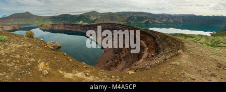 Dans le lac volcan Ksudach Caldera. Au sud du Parc Naturel du Kamtchatka. Banque D'Images