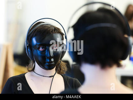 Deux cents étudiants en art à partir de la Central Saint Martins (Université des Arts de Londres) crée Studio complexe au Tate Modern de turing l'espace en ateliers d'artistes, ce qui rend le film, sculptures et installations. La galerie s'ouvre au public le 15 janvier 2018 et les membres du public peuvent prendre part à un large éventail d'art pratique l'activité. Doté d''atmosphère : où : London, Londres, Royaume-Uni Quand : 15 Jan 2018 Credit : WENN.com Banque D'Images