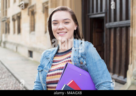 Portrait of Female University Student Standing Outside Building Banque D'Images