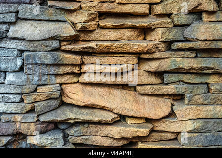 Couleur gris modèle de style moderne décoration design surface fissurée du vrai mur de pierre Banque D'Images