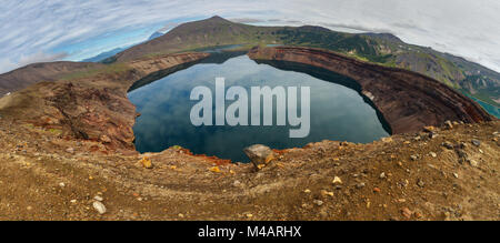 Dans le lac volcan Ksudach Caldera. Au sud du Parc Naturel du Kamtchatka. Banque D'Images