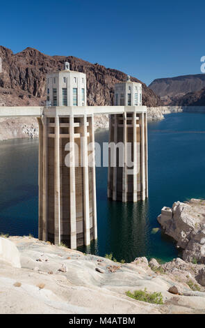 Tours d'admission sur le Barrage Hoover, sur la frontière de l'État du Nevada/Arizona, USA Banque D'Images