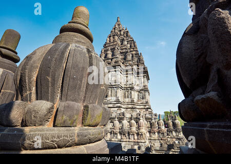 Temple Sculpté en pierre détails architecturaux. Temple Hindou de Prambanan, composé de la région spéciale de Yogyakarta, Java, Indonésie. Banque D'Images