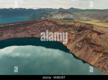 Lake dans le volcan Ksudach Caldera. Au sud du Parc Naturel du Kamtchatka. Banque D'Images