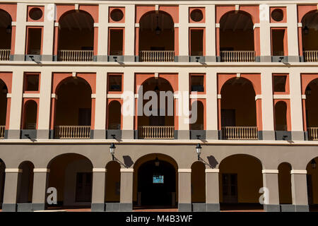 Caserne Ballaja - Musée des Amériques met en lumière l'art populaire coloré,vue du patrimoine mondial de l'Unesco la vieille ville de San Juan, Porto Rico,Caraïbes Banque D'Images