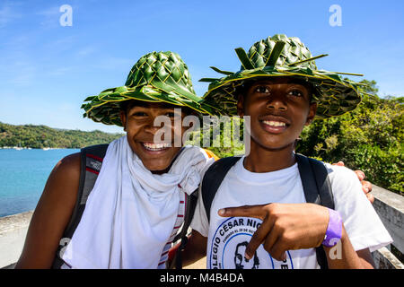 Friendly de jeunes garçons,Santa Barbara de Samana, Samana peninsula, République Dominicaine Banque D'Images