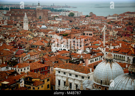 Vue sur la tour de l'horloge de Venise, Italie Banque D'Images