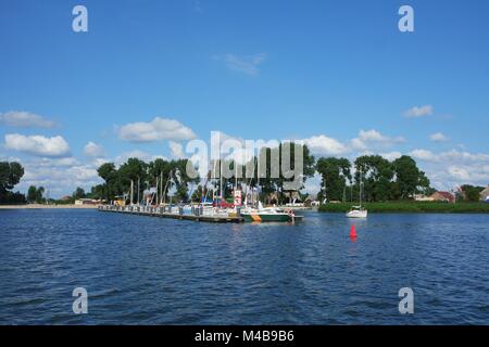 Marina, sur le lac Dabie Lubczyna Banque D'Images