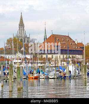 Port de constance avec bâtiment du Conseil et de la cathédrale Banque D'Images