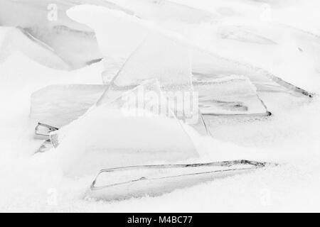 Feuilles de la glace de lac Tornetraesk, Laponie, Suède Banque D'Images