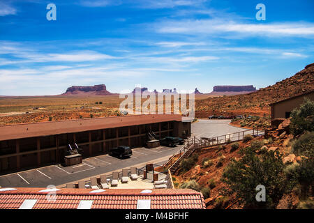 L'aigle Mesa, Saddlerback et le Sentinel Mesa vu depuis le Goulding's Lodge, Monument Valley Navajo Tribal Park, Utah. Banque D'Images