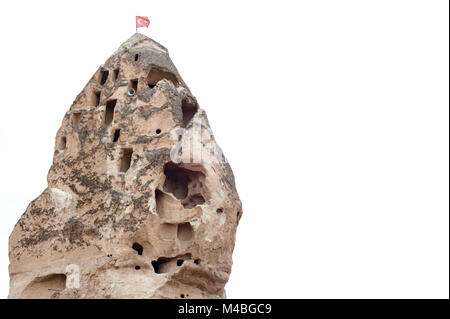 Le drapeau turc vole au-dessus d'un énorme rocher volcanique de Cappadoce, Turquie. Banque D'Images