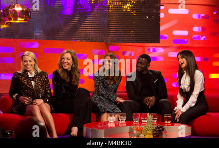 (De gauche à droite) Margot Robbie, Allison Janney, Alicia Vikander, Daniel Kaluuya, et Camila Cabello pendant le tournage de The Graham Norton Show à la London Studios, à être diffusé sur BBC One le vendredi. Banque D'Images