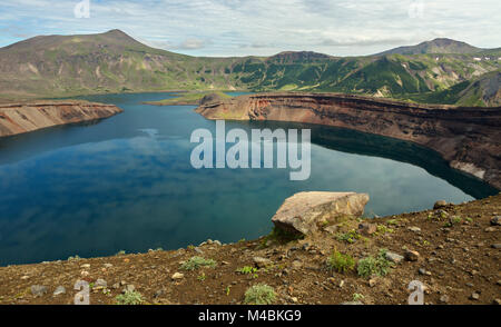 Dans le lac volcan Ksudach Caldera. Au sud du Parc Naturel du Kamtchatka. Banque D'Images