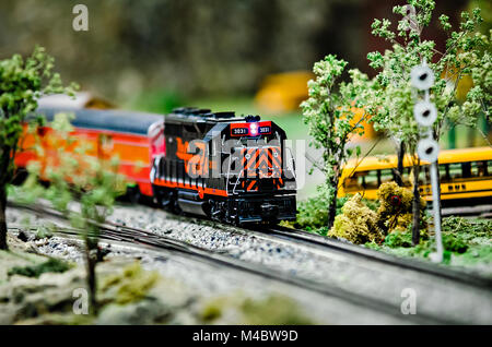 Modèle miniature toy train les locomotives sur l'affichage Banque D'Images