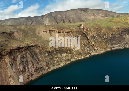 Lake dans le volcan Ksudach Caldera. Au sud du Parc Naturel du Kamtchatka. Banque D'Images