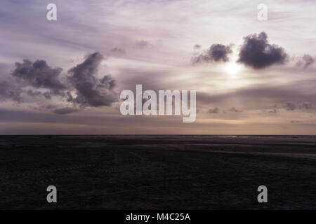 Ciel nuageux avec sundog Banque D'Images