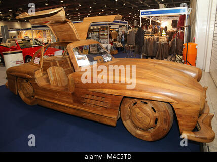 Londres, Royaume-Uni. Feb 15, 2018. La quatrième édition de la Classic Car Show a ouvert ses portes à l'excel de Londres aujourd'hui, une Mercedes 300SL Gulwing en bois. Crédit : Paul/Quezada-Neiman Alamy Live News Banque D'Images