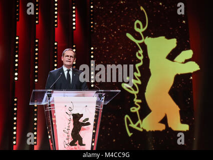 Berlin, Allemagne. Feb 15, 2018. Maire de Berlin Michael Mueller prononce un discours lors de la cérémonie d'ouverture du 68e Festival International du Film de Berlin à Berlin, capitale de l'Allemagne, le 15 février 2018. Le 68e Festival International du Film de Berlin, ou comme il est plus communément connu, la Berlinale, a débuté jeudi avec un dessin animé. Credit : Shan Yuqi/Xinhua/Alamy Live News Banque D'Images