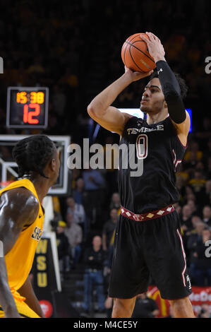 Wichita, Kansas, États-Unis. Feb 15, 2018. Enechionyia Temple Owls Obi avant (0) tire la balle dans la deuxième moitié au cours de la jeu de basket-ball de NCAA entre le Temple Owls et le Wichita State Shockers à Charles Koch Arena de Wichita, Kansas. Kendall Shaw/CSM/Alamy Live News Banque D'Images