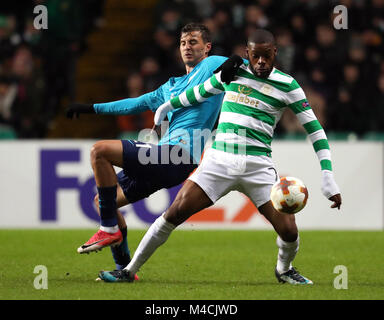 Olivier Ntcham du Celtic (à droite) et Zenit St Petersburg's Alexander Erokhin bataille pour la balle au cours de l'UEFA Europa League round de 32 premier match de jambe, au Celtic Park, Glasgow. Banque D'Images