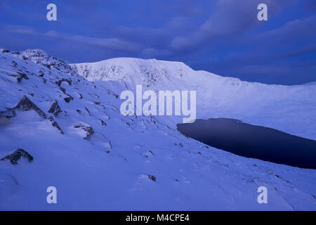 Helvellyn, Red Tarn & Striding Edge, Lake District Banque D'Images