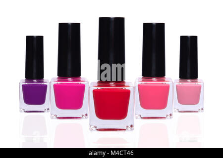 Ensemble de vernis de différentes couleurs. Rouge, violet, rose les pots avec du vernis à ongle. Banque D'Images