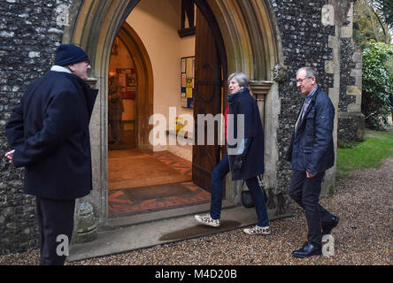 Maidenhead, Royaume-Uni. 04 février 2018. Premier ministre Theresa May, accompagnée de son mari Philippe, assiste à un service religieux, près de sa circonscription de Maidenhead. Banque D'Images